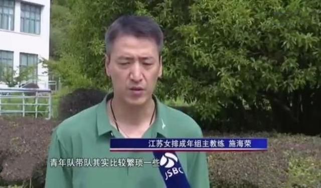 2010年，苏格兰格拉斯哥。一种未知、可骇的病毒肆意舒展，传染着全身布满疱疹，溃烂流脓，终究在熬煎中疾苦死往。因为贫乏医疗装备和疫苗，短短一周内灭亡人数不计其数。为按捺病毒舒展，英国当局对苏格兰进行周全封闭，诡计将病毒完全隔离。在此以后，地球上其他地域的人们获得长达近三十年的安静，但在2035年某天，活该亡病毒再次于英国伦敦爆发。                                  合法当局官员焦心万分之际，他们